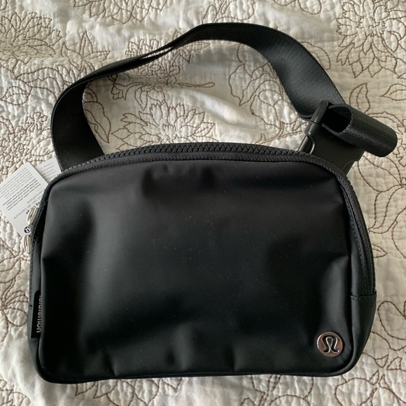 lululemon athletica Handbags - Large Everywhere Belt Bag *2L / black ❤️ NWT / lululemon / 2022 version❤️